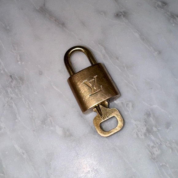 Louis Vuitton Lock and Key - Picture 3 of 5